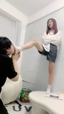 图片[2]_【术术】小白鞋白袜玩废狗-鞭打耳光场_绳艺库视频下载