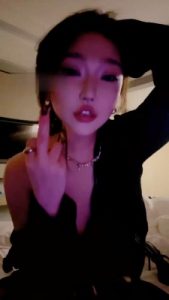 【汐雯】双S-吐口水/闻舔高跟裸足_绳艺库视频下载