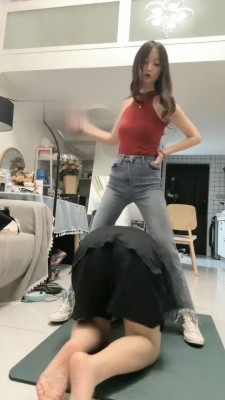 图片[11]_【尤物】匡威白袜气味辱/骑马转胯/全体重踩/腿绞_绳艺库视频下载