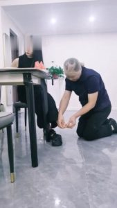 【幽魅】双S-桌下伺候主人用餐_绳艺库视频下载