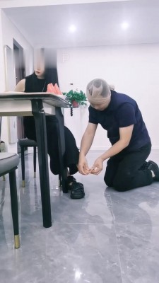 【幽魅】双S-桌下伺候主人用餐_绳艺库视频下载