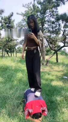 图片[3]_【孤傲女帝】户外调-骑马/艺术踢踹/耳光/提档踩踏_绳艺库视频下载