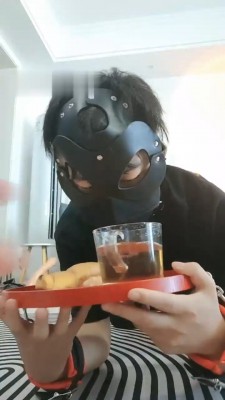 图片[10]_【松紫】胶衣束缚训练-喝圣水/强制踩踏喂食/鞭打/人体座椅_绳艺库视频下载