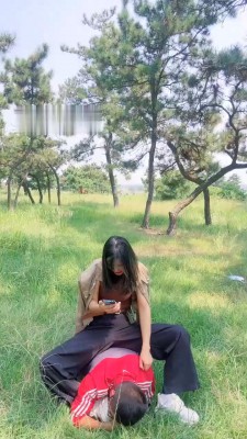 图片[6]_【孤傲女帝】户外调-骑马/艺术踢踹/耳光/提档踩踏_绳艺库视频下载