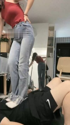 图片[8]_【尤物】匡威白袜气味辱/骑马转胯/全体重踩/腿绞_绳艺库视频下载