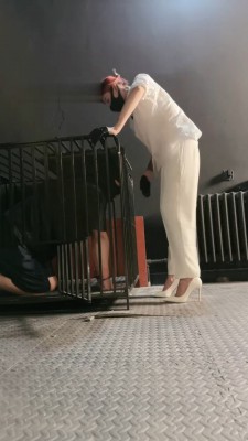 图片[5]_【冰诺】囚禁狗笼/抽耳光/全体重踩踏_绳艺库视频下载