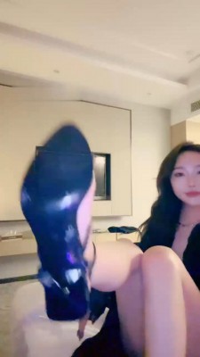 图片[8]_【汐雯】双S-吐口水/闻舔高跟裸足_绳艺库视频下载