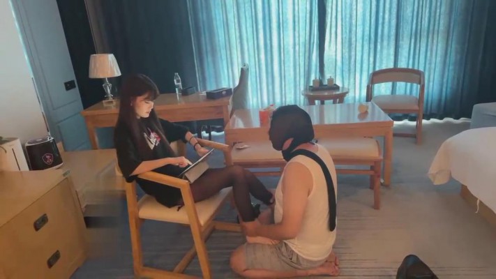 图片[4]_【玥希希】骑马/掐乳/靴子黑丝舔/板子打_绳艺库视频下载