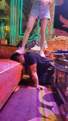 图片[2]_【禾未】KTV双女神调-骑马踩踏/舔鞋底/闻臭袜脚【三视角完整版】_绳艺库视频下载