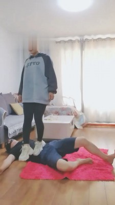 图片[7]_【西安冰爷】小白鞋踢踹踩/掐乳/揪耳朵/闻原味jio_绳艺库视频下载