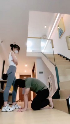 【伊伊sama】健身后原味鞋船袜虐贱狗【完整版】_绳艺库视频下载