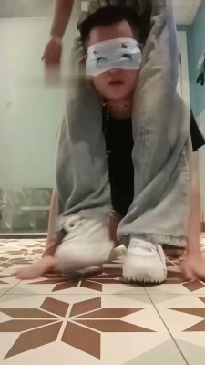 图片[2]_【爱可呀】大学生S-白袜超脏白鞋气味羞辱_绳艺库视频下载