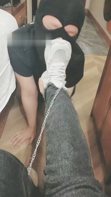 【姜果果】小白鞋原味白袜闻舔_绳艺库视频下载