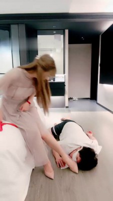 图片[5]_【梦涵】虐奶狗-高跟踩踏/提档/揪耳朵鞭打_绳艺库视频下载