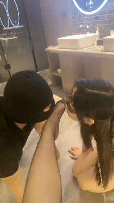 图片[3]_【反差楠熙】情侣奴发骚-舔原味脚/抽耳光/吃口水/奴下奴闻白袜_绳艺库视频下载