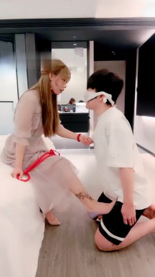 图片[2]_【梦涵】虐奶狗-高跟踩踏/提档/揪耳朵鞭打_绳艺库视频下载