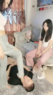 图片[5]_【夏夏呀】3主对1奴-闻白袜脚/踩踏/骑马棒抽/碾狗脸【双视角版】_绳艺库视频下载
