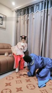 【嘉妮】制服诱惑-格格装虐太监狗_绳艺库视频下载