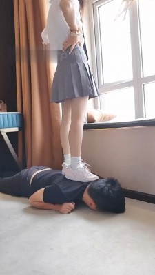 图片[5]_【米噢】运动鞋白袜全体重踩地毯_绳艺库视频下载