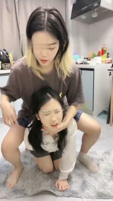 图片[8]_【橙宝】姐妹相互虐-奴下奴-白袜塞嘴/喂圣水/舔脏鞋/骑马/耳光_绳艺库视频下载