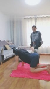 【西安冰爷】小白鞋踢踹踩/掐乳/揪耳朵/闻原味jio_绳艺库视频下载