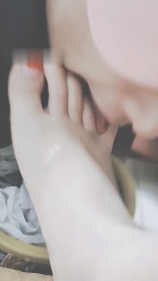 图片[6]_【花祖宗】闻舔超脏运动鞋/丝袜裸足恋足_绳艺库视频下载