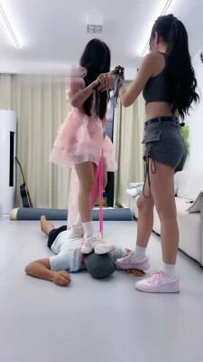 图片[4]_【cc.s】双S-骑马爬行/舔脏鞋/全体重踩踏/喂口水_绳艺库视频下载