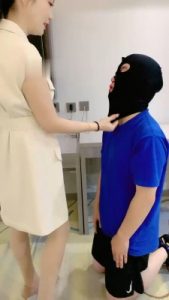 【蜜糖情侣】骑马/鞋跟踩狗舌/肉丝脚插嘴闻舔/耳光_绳艺库视频下载