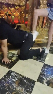 图片[4]_【禾未】KTV双女神调-骑马踩踏/舔鞋底/闻臭袜脚【三视角完整版】_绳艺库视频下载