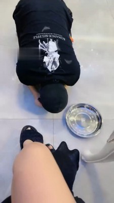图片[3]_【初见】圈养家奴伺候主人吃饭/被棍棒暴躁_绳艺库视频下载