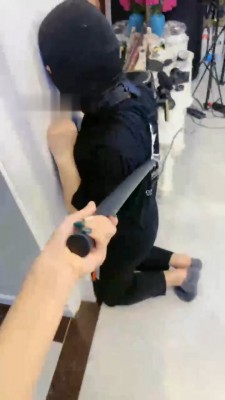 图片[7]_【初见】圈养家奴伺候主人吃饭/被棍棒暴躁_绳艺库视频下载