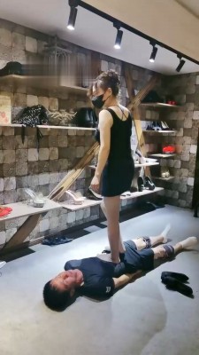 图片[10]_【魔鬼天使】爆踩脖子/深喉/脚耳光_绳艺库视频下载