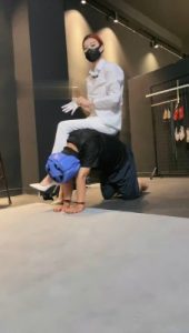 【冰诺】人肉坐垫/吊绑重度鞭打_绳艺库视频下载