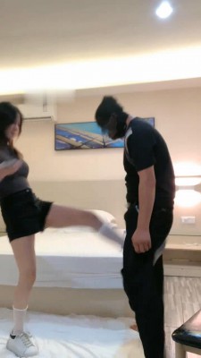 图片[5]_【LL77】女神的晨起健身运动-踢裆/踩踏/口水喷脸_绳艺库视频下载