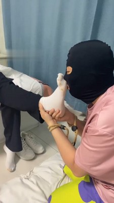 图片[8]_【精神小妹】双学生S-日式房间全体重踩踏踢踹_绳艺库视频下载