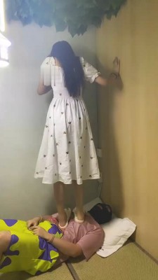 图片[7]_【精神小妹】双学生S-日式房间全体重踩踏踢踹_绳艺库视频下载