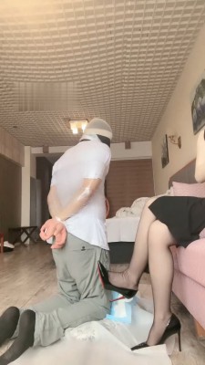 【不期而遇】保鲜膜窒息/重度踢踹虐哭_绳艺库视频下载