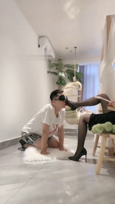 【不期而遇】高跟S踩踏鞭打/转胯爬行/丝袜套头_绳艺库视频下载