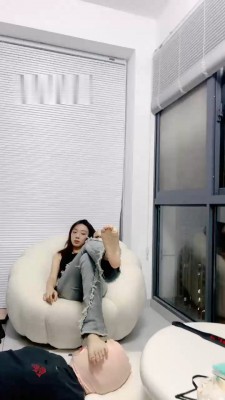 图片[10]_【术术】闻舔运动后的鞋袜脚/狂抽耳光_绳艺库视频下载