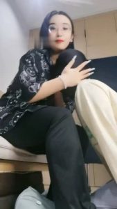 【小羊】裸足狂舔/耳光抽/掐脖手捂窒息_绳艺库视频下载