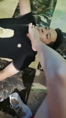 图片[7]_【禾未】KTV双女神调-骑马踩踏/舔鞋底/闻臭袜脚【三视角完整版】_绳艺库视频下载