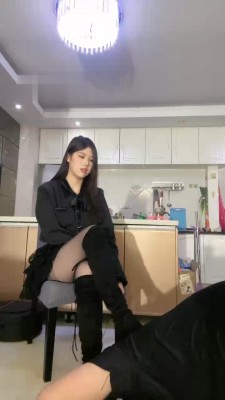 【佳奈】模特S-长靴踢踹/绿锁求虐/掐乳_绳艺库视频下载