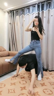 【嘉妮】运动后原味鞋袜辱/抽耳光_绳艺库视频下载