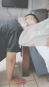 【花祖宗】闻舔超脏运动鞋/丝袜裸足恋足_绳艺库视频下载