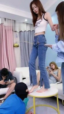 图片[9]_【麋鹿银儿】性感女神全体重跳踩/踩狗舌/喝洗脚水_绳艺库视频下载