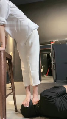 图片[9]_【冰诺】囚禁狗笼/抽耳光/全体重踩踏_绳艺库视频下载