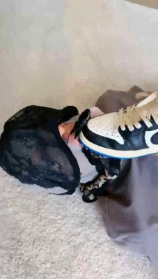 【美美子】运动女神AJ高跟虐家奴-骑马鞭打/闻臭鞋/裸足喂酸奶_绳艺库视频下载