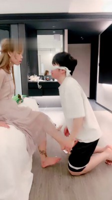 图片[8]_【梦涵】虐奶狗-高跟踩踏/提档/揪耳朵鞭打_绳艺库视频下载