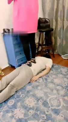 图片[4]_【赛琳娜】高跟小白鞋全体重踩踏/耳光_绳艺库视频下载