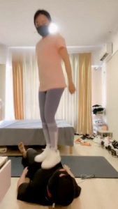 【小妮】暴虐废物/耳光/踹狗脸/全体重踩踏_绳艺库视频下载